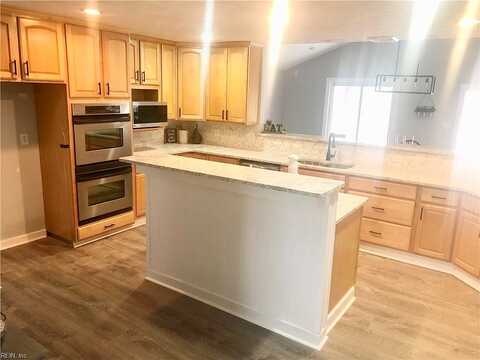 Regina, VIRGINIA BEACH, VA 23455