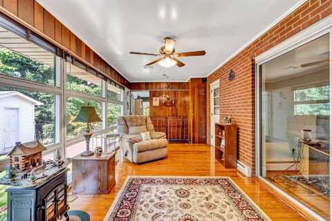 Howard, SALEM, VA 24153