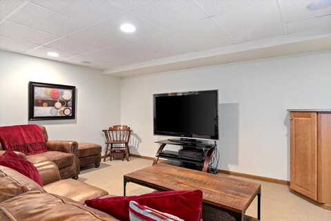 85Th, MILWAUKEE, WI 53224