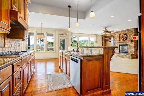 Christina, SALEM, OR 97304