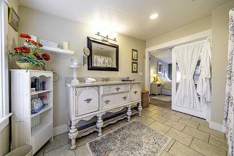 2Nd, ASHLAND, OR 97520