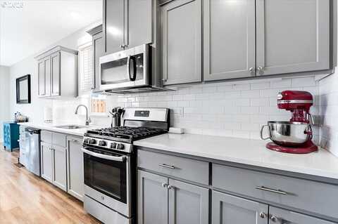 Inna, SALEM, OR 97304