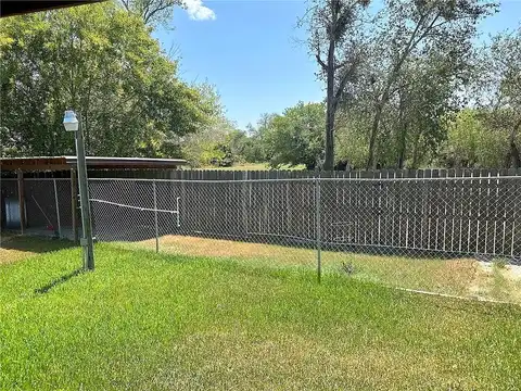 Bluecrest, BEEVILLE, TX 78102