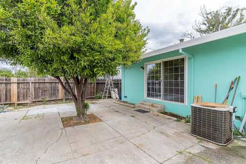 April, YUBA CITY, CA 95991