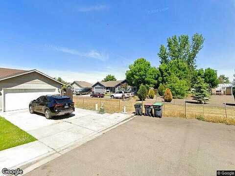 Amelia, WHITE CITY, OR 97503
