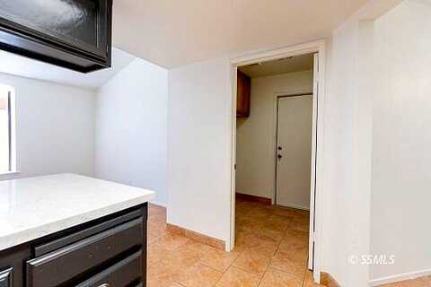 White Oak, RIDGECREST, CA 93555