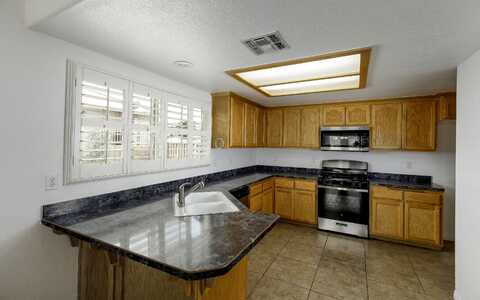 Selecta, YUCCA VALLEY, CA 92284