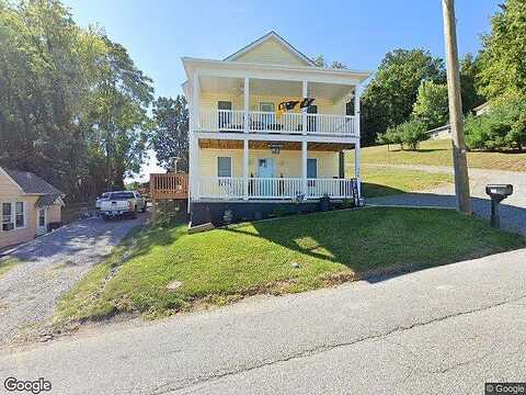 Gay, STAUNTON, VA 24401
