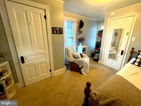 Hazel, MANHEIM, PA 17545