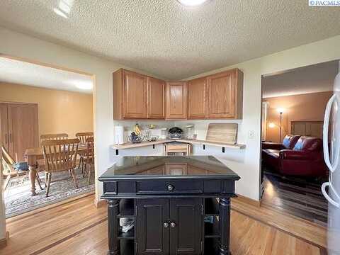 Sharron, KENNEWICK, WA 99337