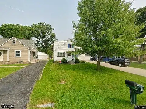 Lois, BROOKFIELD, WI 53045