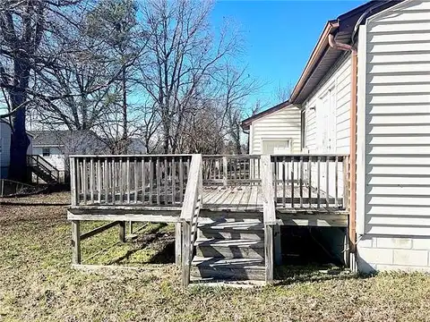 Pine, HOPEWELL, VA 23860