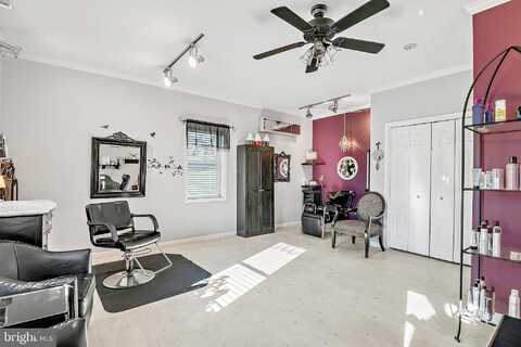 Kirsta, DALLASTOWN, PA 17313