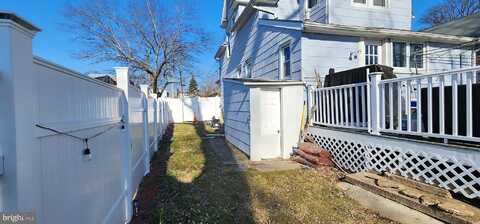 Chestnut, DARBY, PA 19023