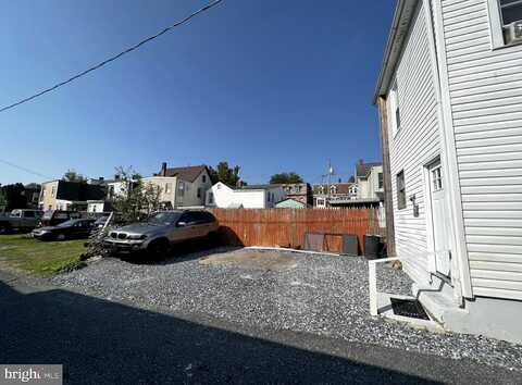 Crowell, LEBANON, PA 17046