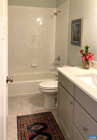 Varick, CHARLOTTESVILLE, VA 22901