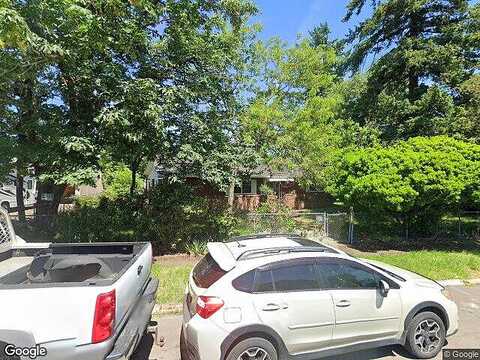 Fern, PORTLAND, OR 97206