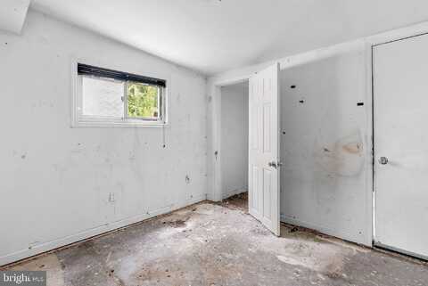 Holly, LEVITTOWN, PA 19055