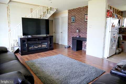 Nestingrock, LEVITTOWN, PA 19054