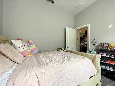 Pearly, LAKELAND, FL 33812