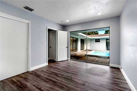 17Th, SAINT PETERSBURG, FL 33702