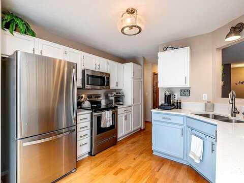 Cherry Tree, MINNETONKA, MN 55345