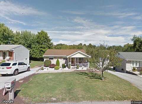 Glennis, GREENSBURG, PA 15601