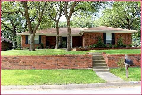 Highland Crest, HURST, TX 76054