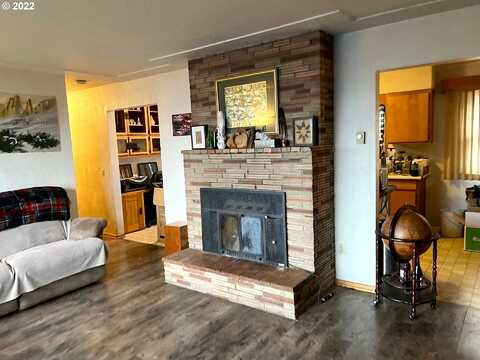 14Th, THE DALLES, OR 97058