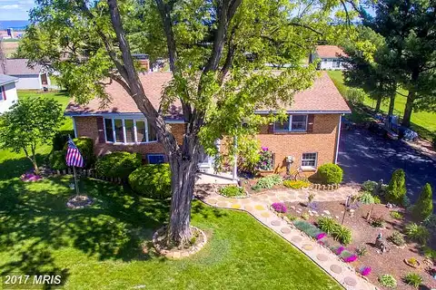 Renee, SHIPPENSBURG, PA 17257