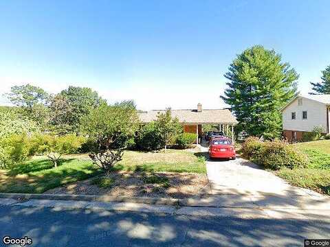 Gloria, STAUNTON, VA 24401