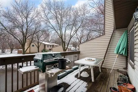 River Woods, BURNSVILLE, MN 55337