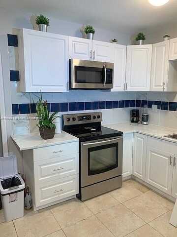 136Th, NORTH MIAMI BEACH, FL 33181