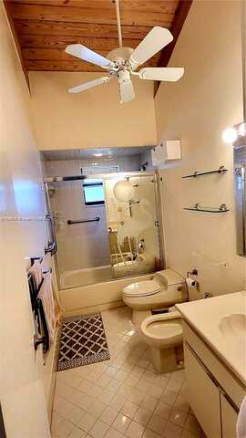 Leslie, HALLANDALE BEACH, FL 33009