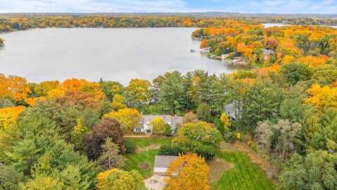 Hewitts Point, OCONOMOWOC, WI 53066