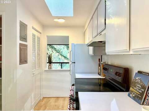 Stonewood, EUGENE, OR 97405