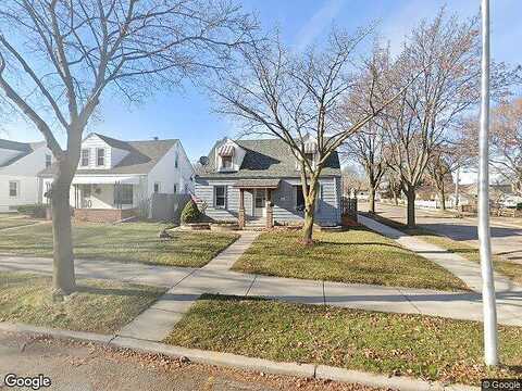 Pine, MILWAUKEE, WI 53207
