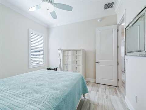 Roz, OXFORD, FL 34484