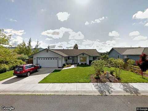 Sari, KLAMATH FALLS, OR 97601