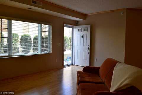 8Th St Se, Minneapolis, MN 55414