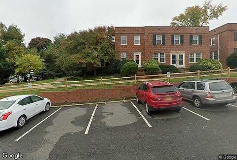 S Barton St, Arlington, VA 22204