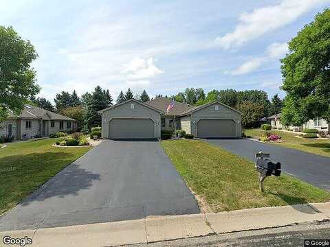 Robin, MENOMONEE FALLS, WI 53051