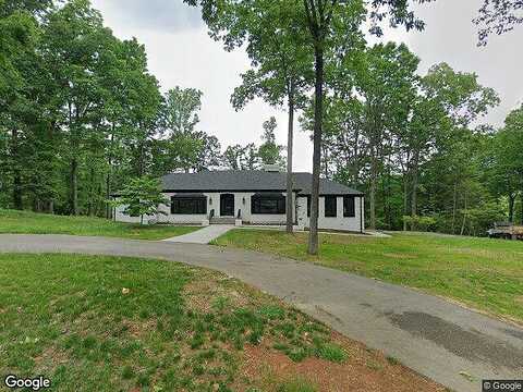 Hunting Hills, ROANOKE, VA 24018