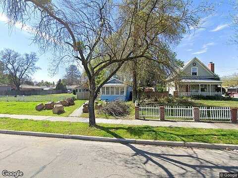 19Th, KINGSBURG, CA 93631