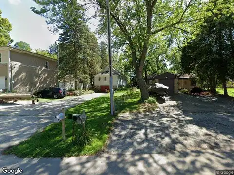 Glen Cove, PEWAUKEE, WI 53072