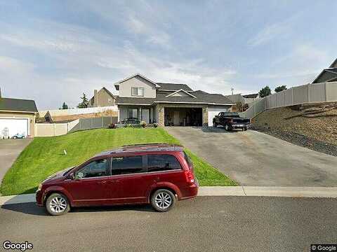 1St, SELAH, WA 98942