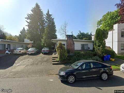Ne Hoyt St, Portland, OR 97232
