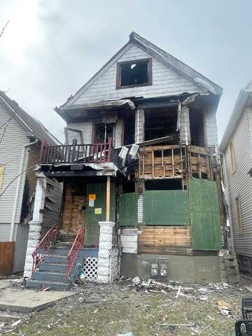 Maple, MILWAUKEE, WI 53204