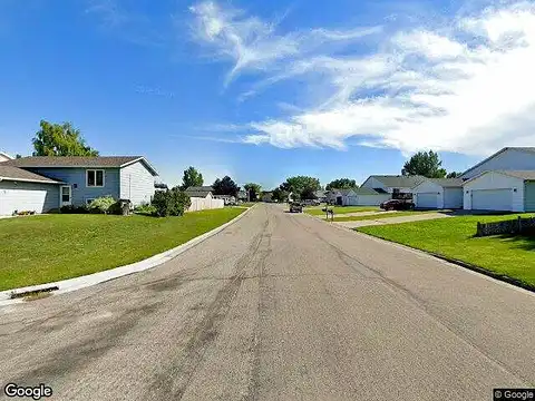 32Nd Street, MOORHEAD, MN 56560