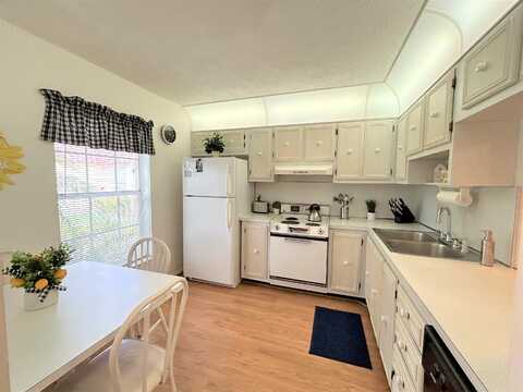 Cape Cod Circle, Lake Worth, FL 33467